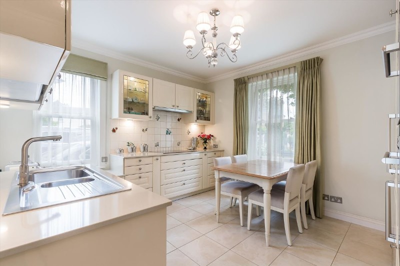 Devereux Lane, Barnes, London, SW13