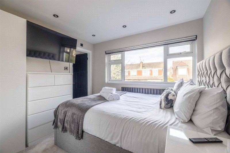 Hewlett Place, Bagshot, Surrey, GU19