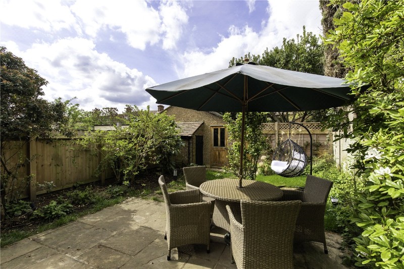 Park Drive, London, W3