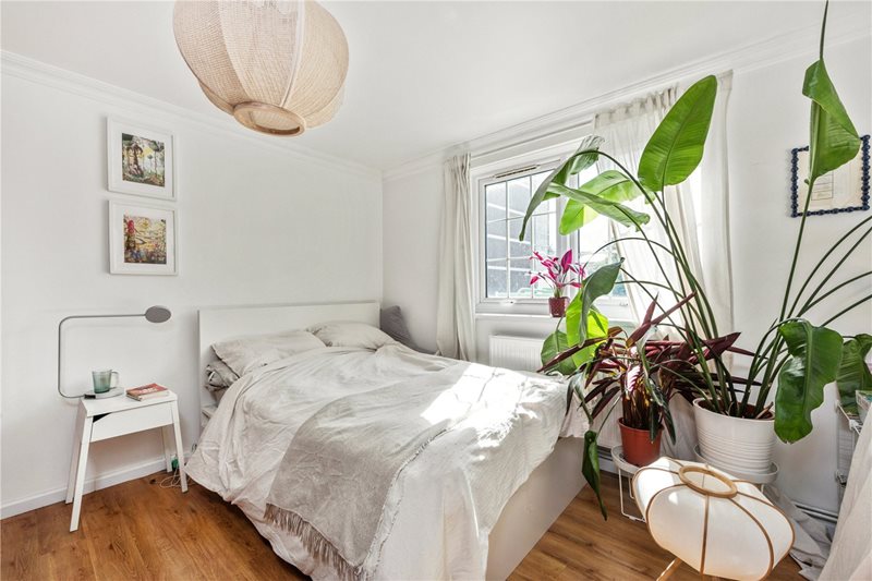 Roz House, 13 Stanway Street, N1