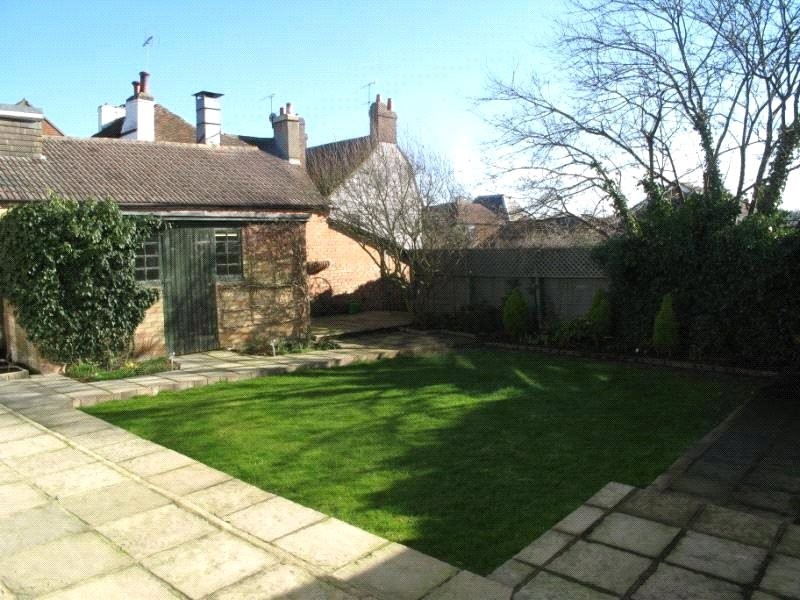 West Street, Farnham, GU9