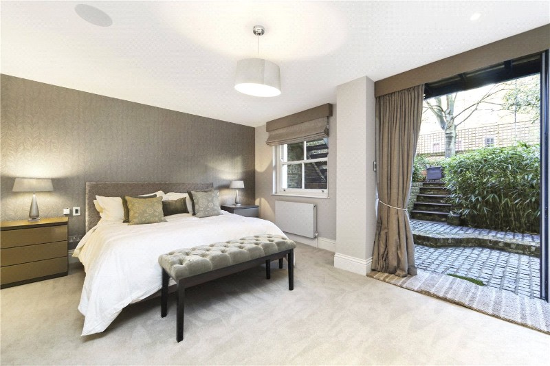 St. James's Gardens, London, W11