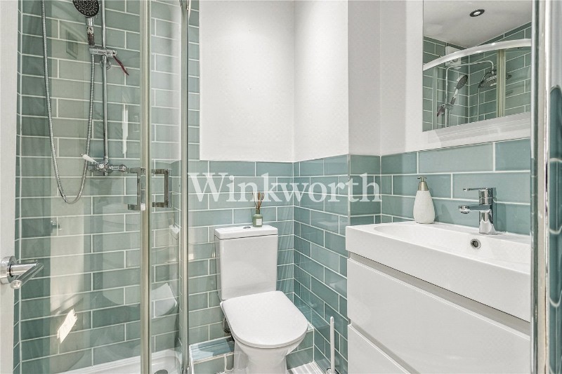 Pilgrims Close, London, N13