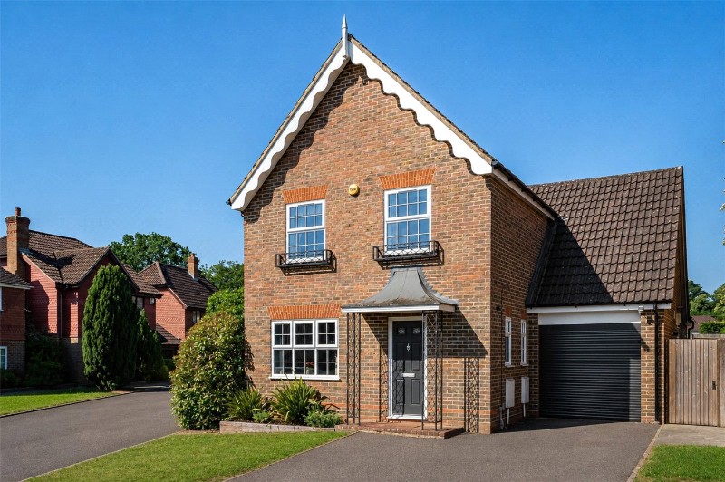Heywood Drive, Bagshot, Surrey, GU19