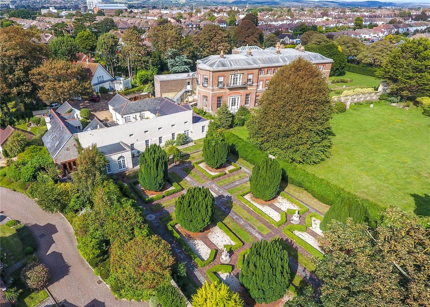 5 bedroom property for sale in Warnham Mews, Warnham Road, Goringby