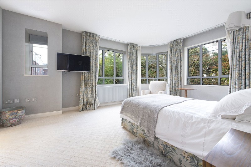 Riverside Drive, Golders Green Road, London, NW11