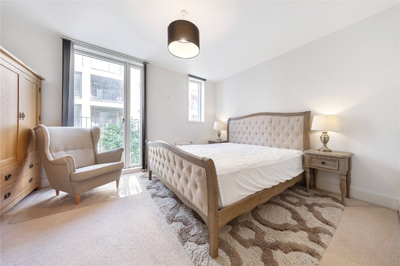 Narrowboat Avenue, Brentford, TW8