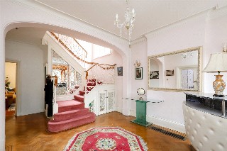 Gunnersbury Avenue, London, W5