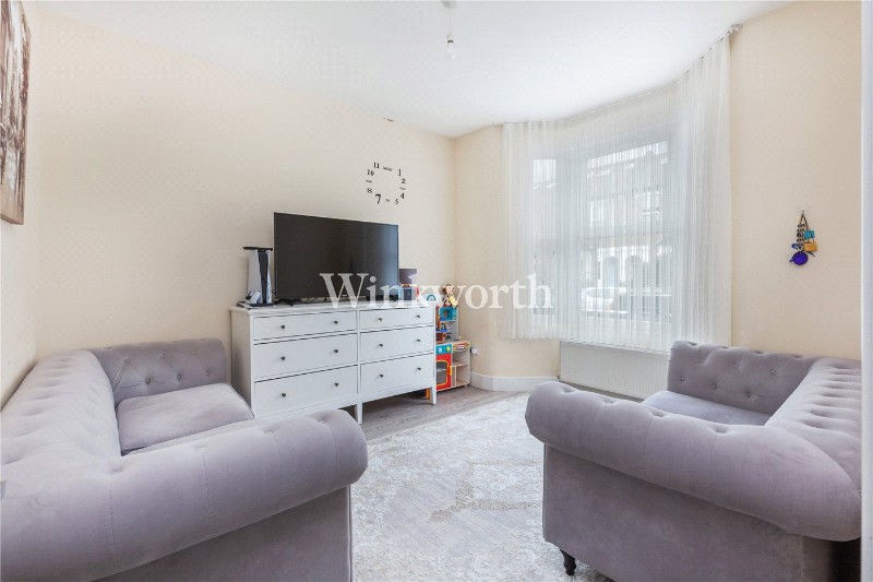 Station Crescent, London, N15