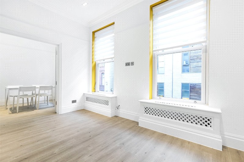 Chenies Mews, London, WC1E