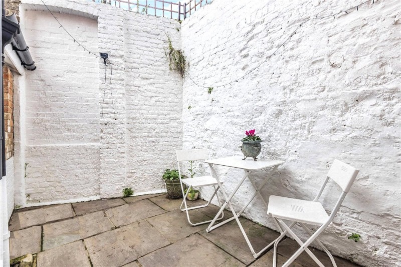 West Street, Farnham, Surrey, GU9