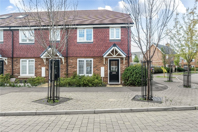 Cascade Way, Farnham, Surrey, GU9
