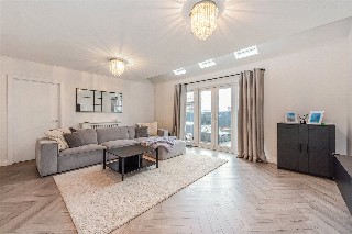 Wakelin Gardens, Winchester, Hampshire, SO22