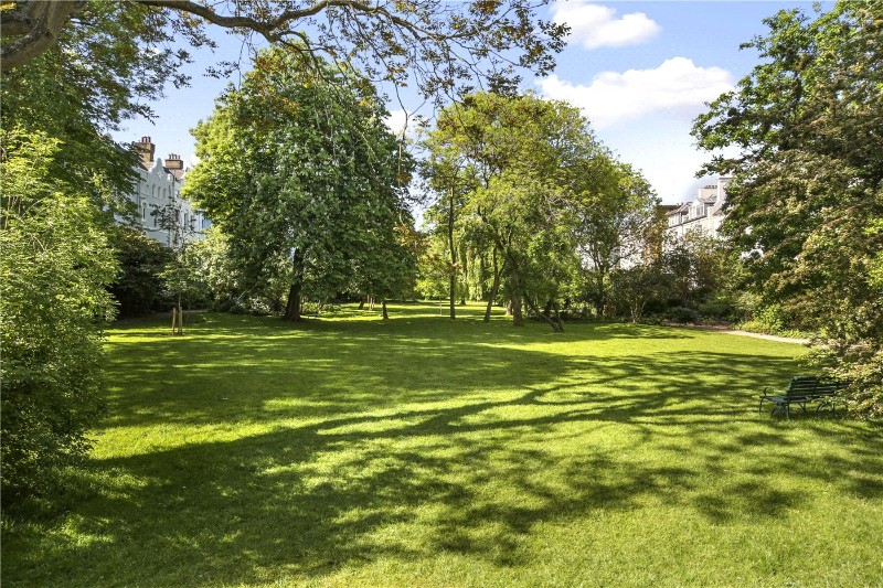Lansdowne Crescent, London, W11