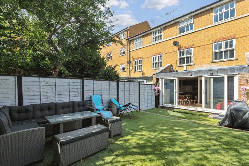 Lisle Close, London, SW17