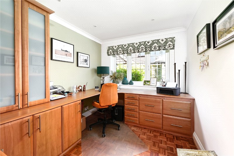 Nine Mile Ride, Finchampstead, Wokingham, Berkshire, RG40