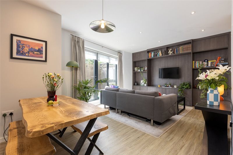 Dee Road, Richmond, TW9