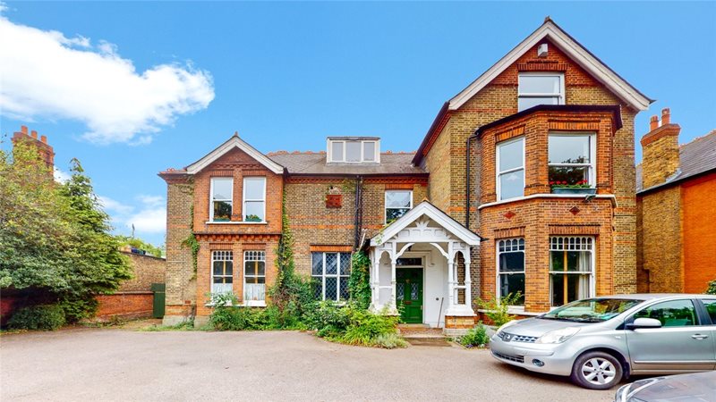 Gunnersbury Avenue, Ealing, London, W5