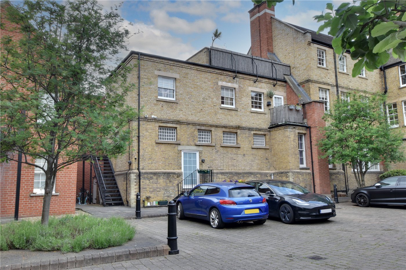 2 bedroom property for sale in Lee High Road, Lee, London, SE12 (Ref