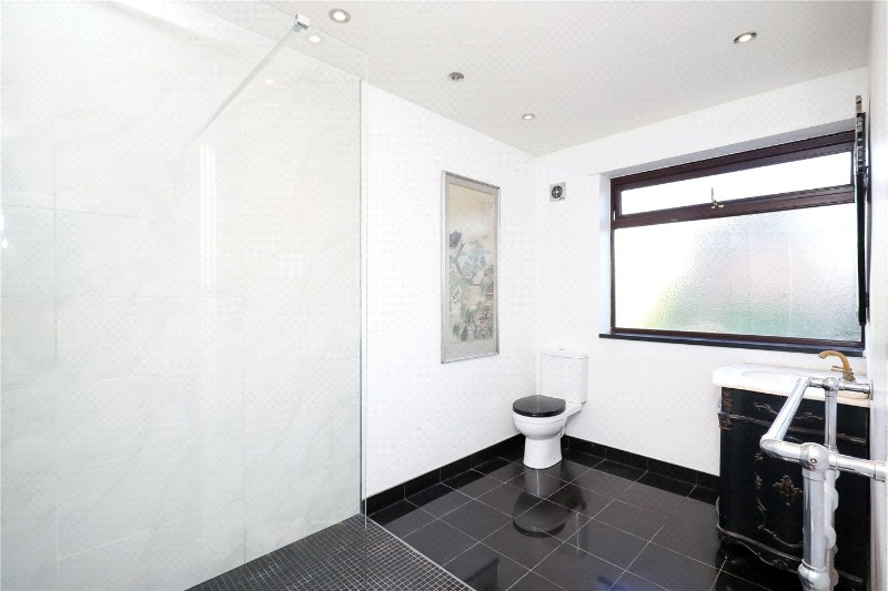 Dallas Road, London, W5