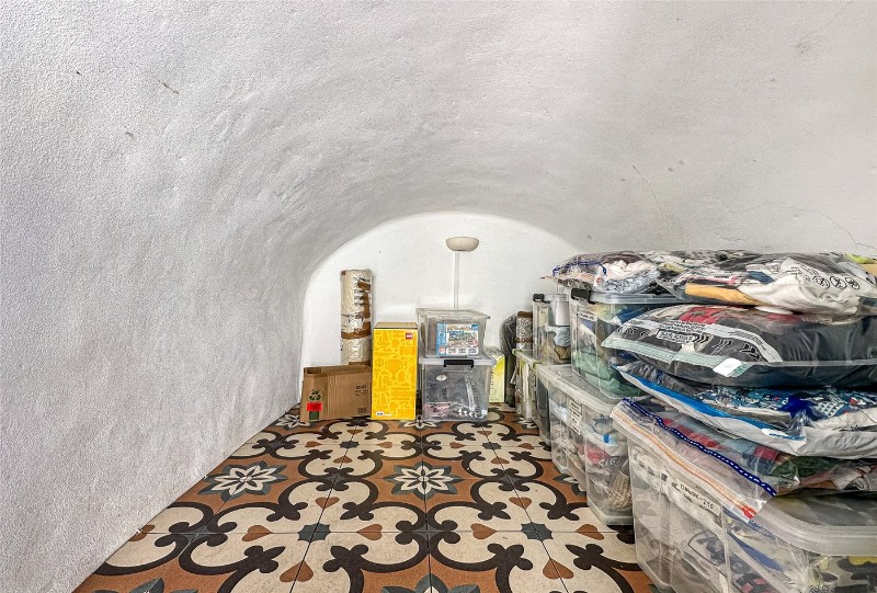 Grosvenor Road, London, SW1V