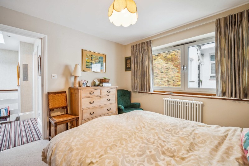 Gloucester Mews West, Bayswater, W2