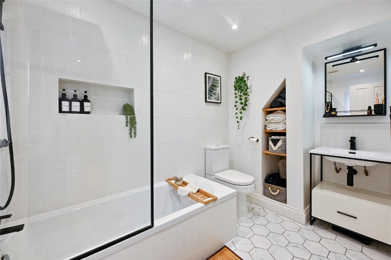 Oaklands Grove, London, W12