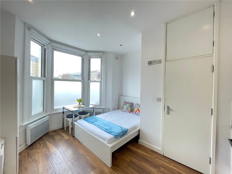 Bloemfontein Road, London, W12