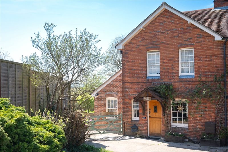 Pear Tree Lane, Newbury, Berkshire, RG14