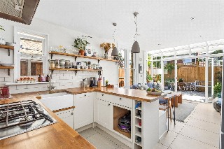 Holmewood Gardens, London, SW2