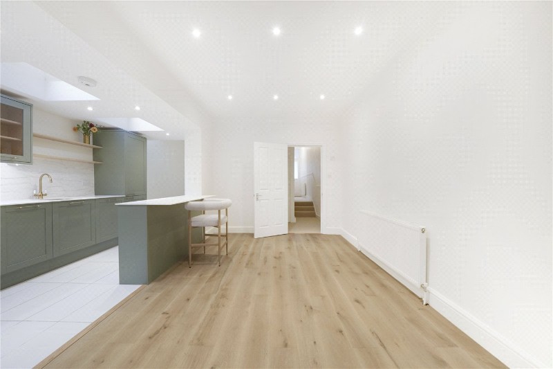 Rathcoole Avenue, London, N8