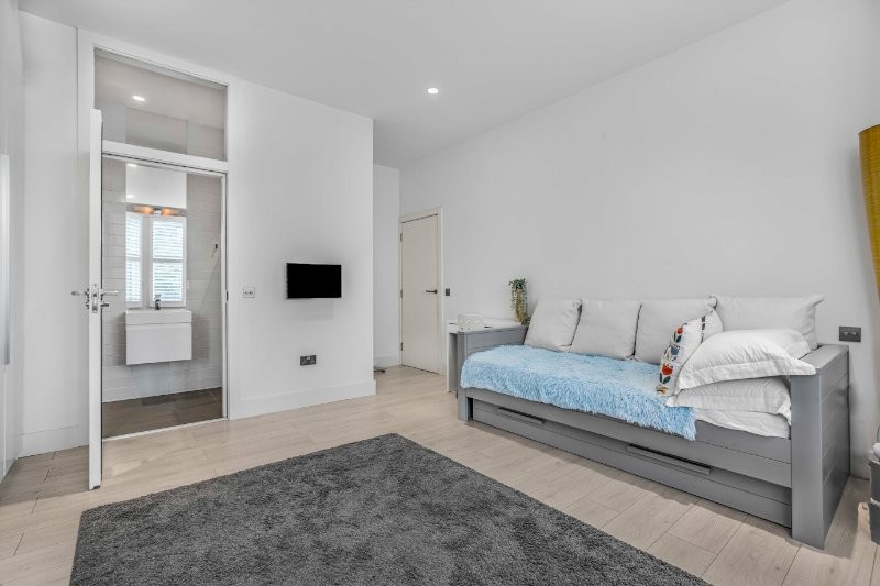 Castelnau, Barnes, London, SW13