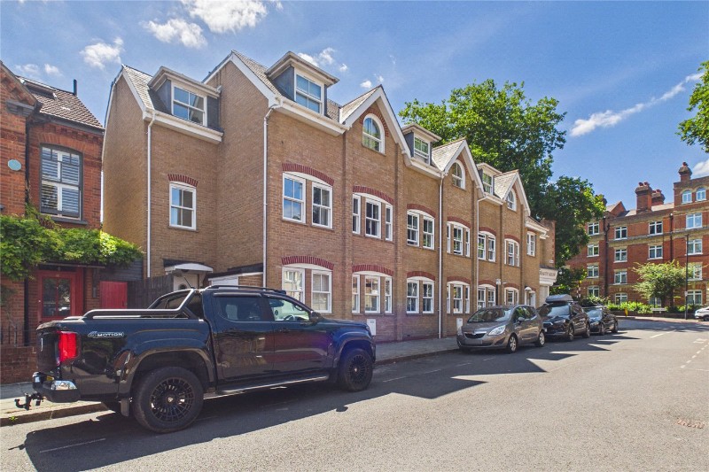 Guernsey Grove, London, SE24