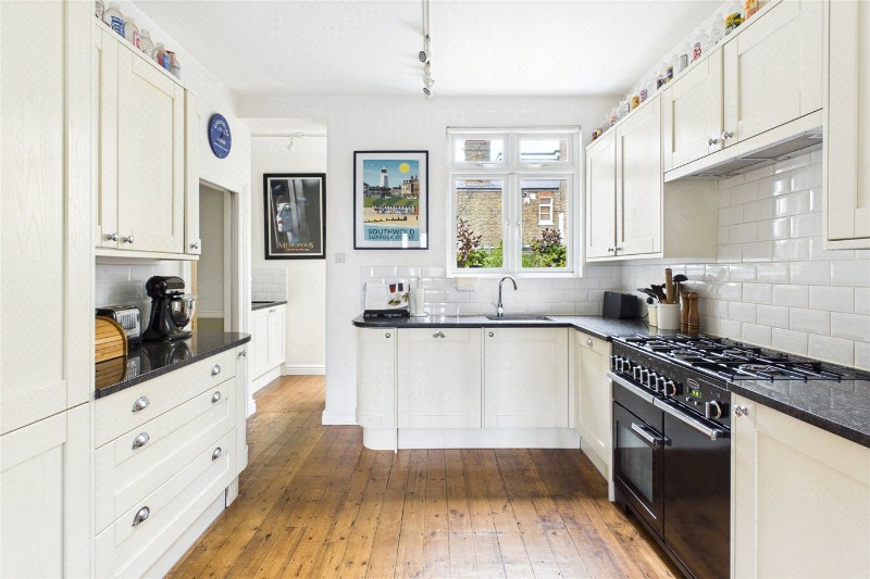 Salford Road, London, SW2