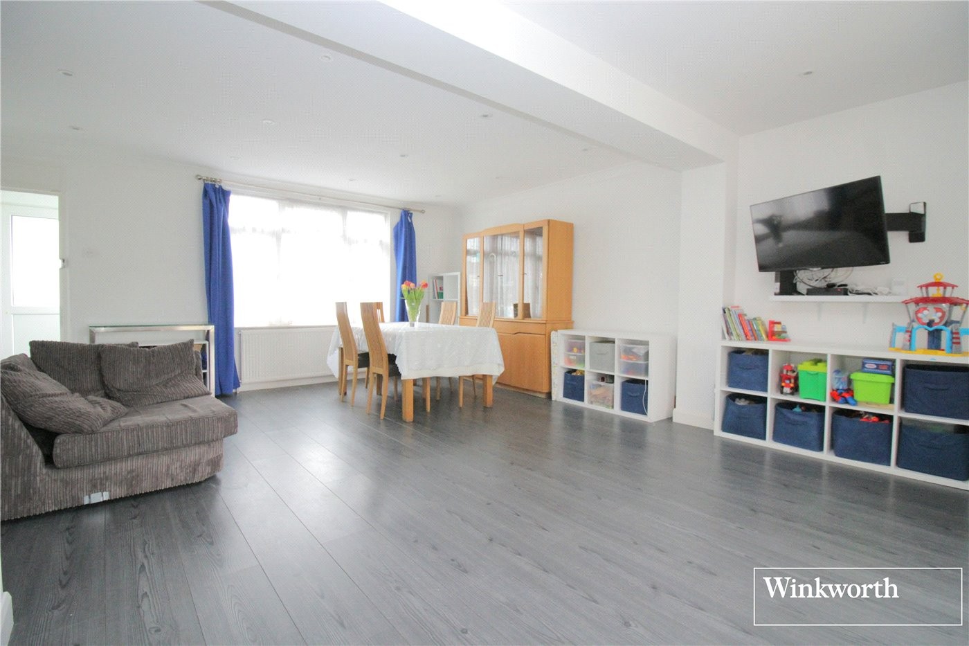 3 bedroom property for sale in Dacre Gardens, Borehamwood