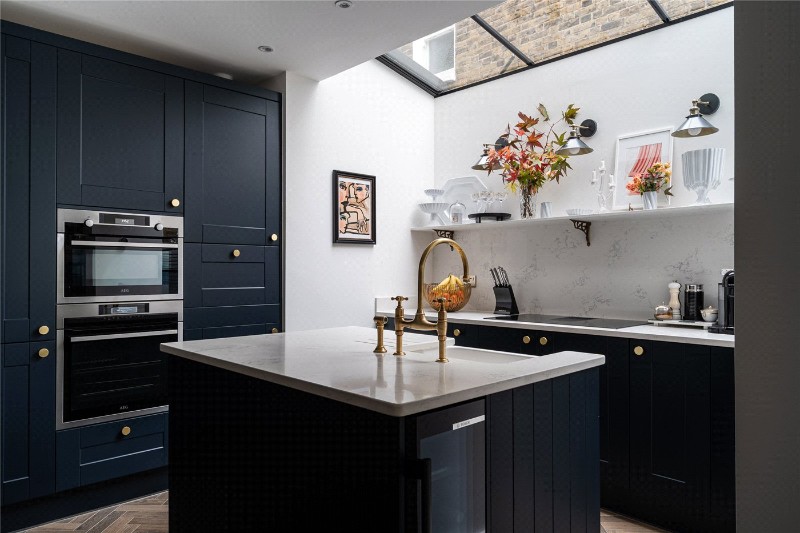 Holmewood Gardens, London, SW2