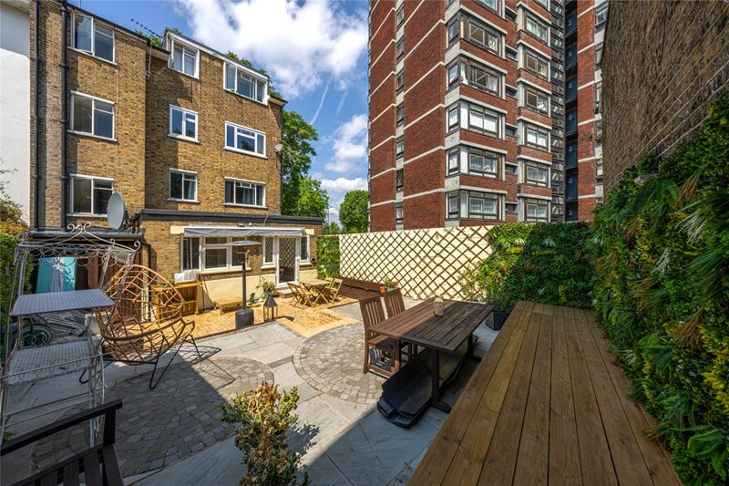 Finchley Road, London, NW8