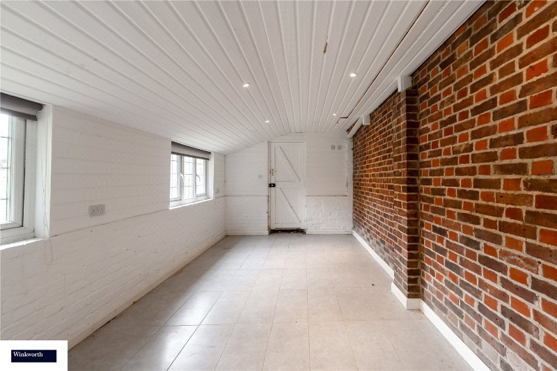 Oatlands Chase, Weybridge, Surrey, KT13