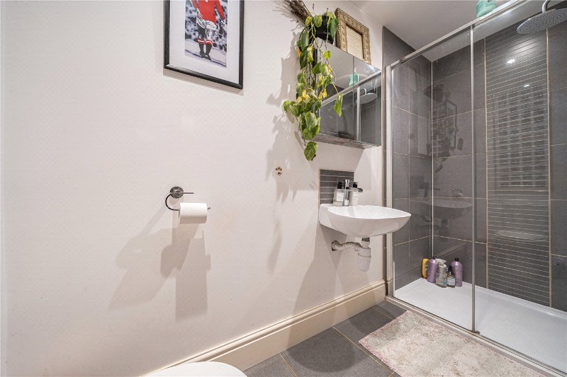 West End Grove, Farnham, Surrey, GU9