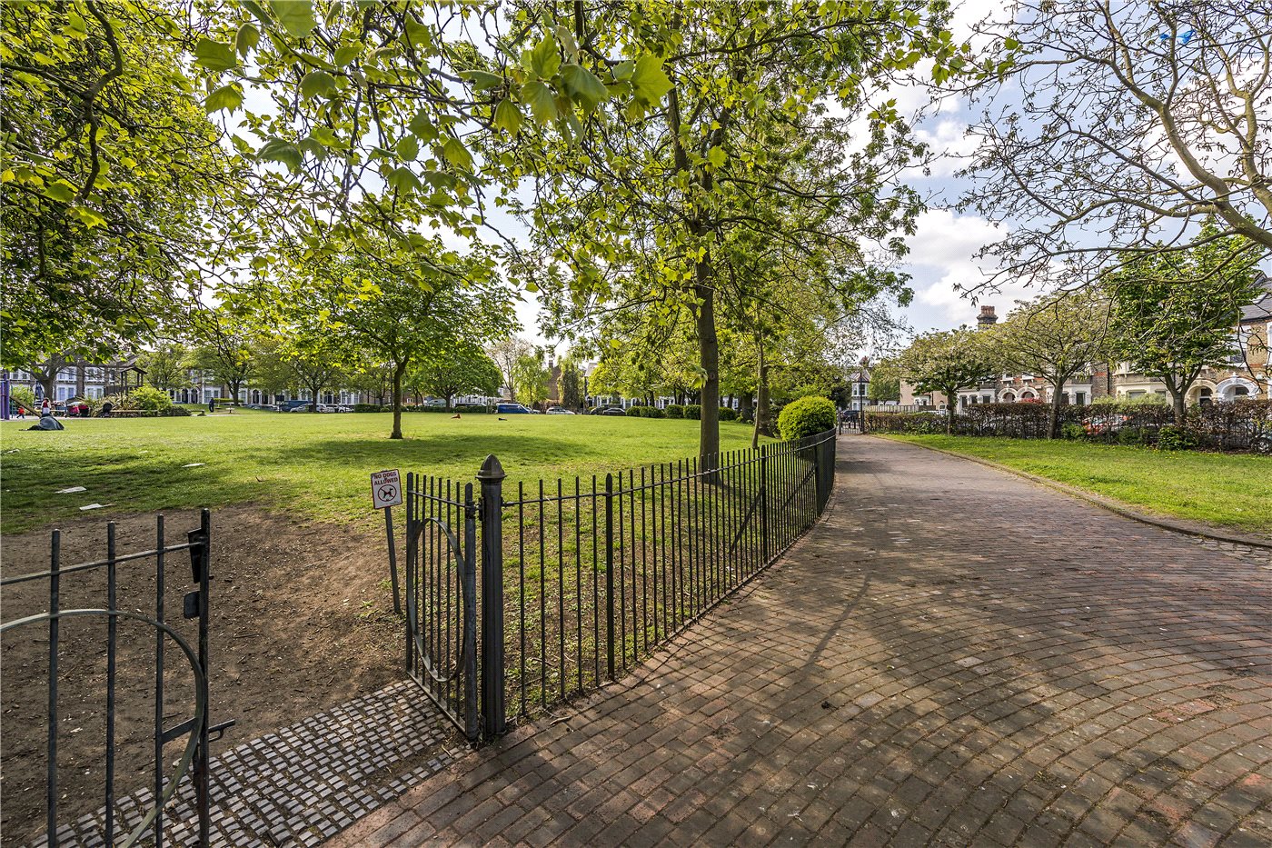 Holmewood Gardens