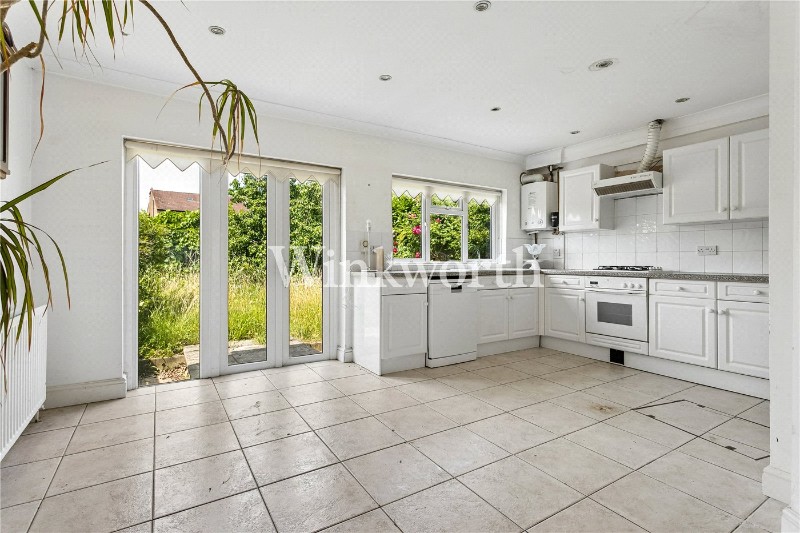 Chimes Avenue, London, N13