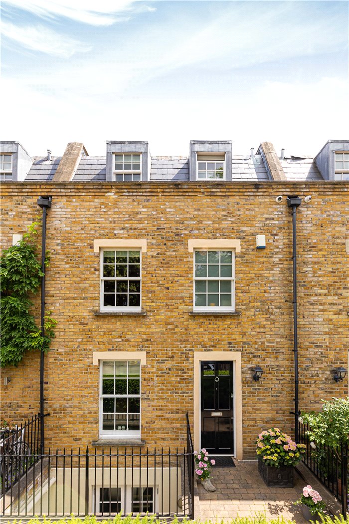 Sadlers Gate Mews, Commondale, London, SW15