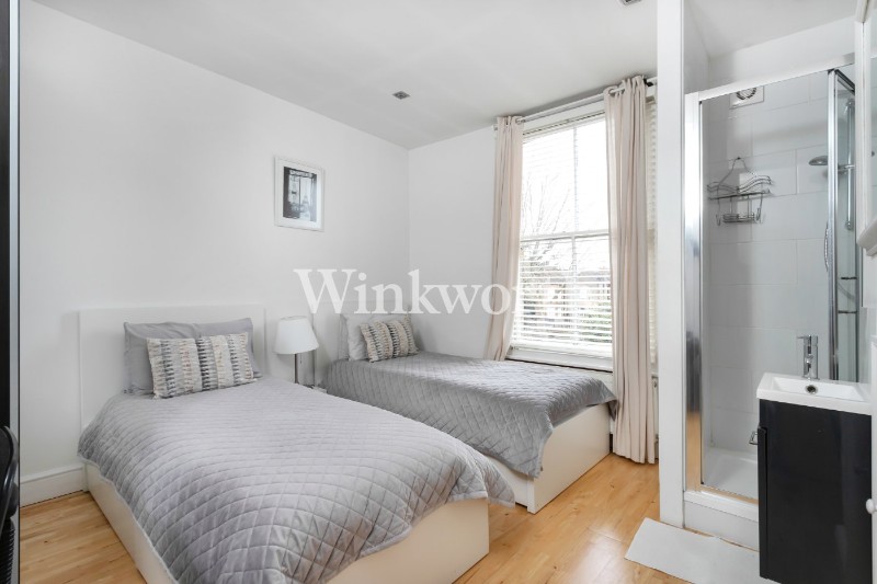 Derwent Road, London, N13