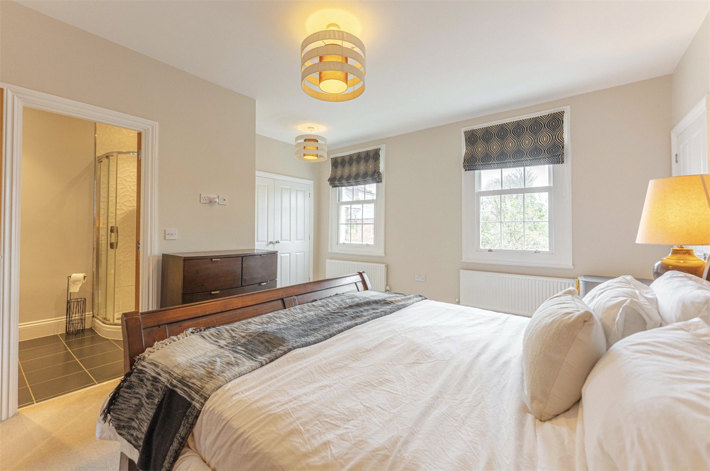 Master Bedroom To En