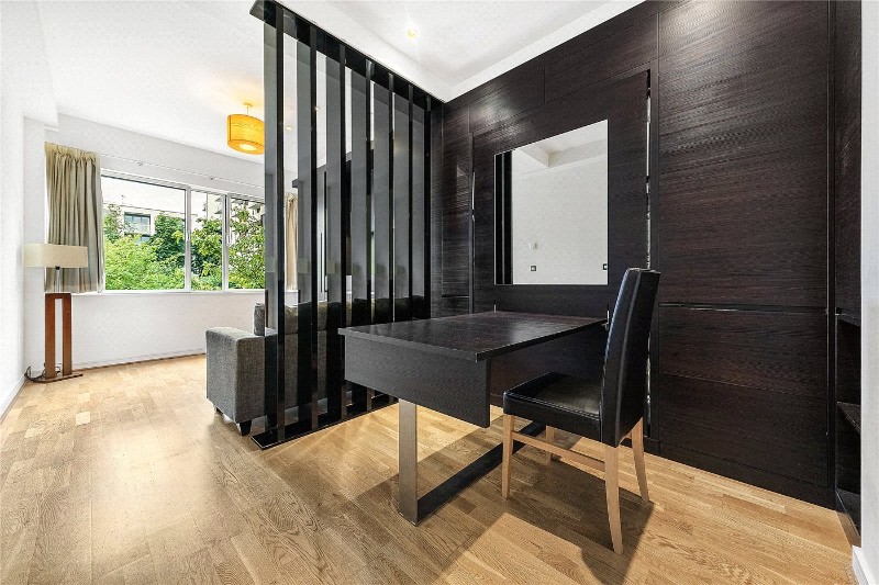 Great West Road, Brentford, TW8