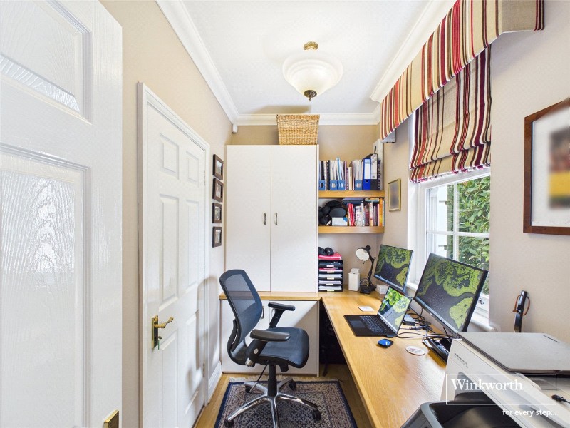 Wayland Close, Bradfield, Reading, Berkshire, RG7
