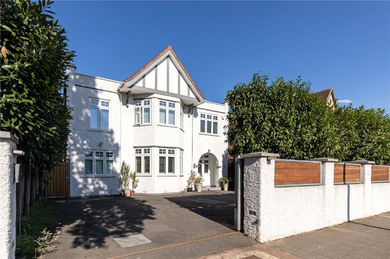 Gunnersbury Avenue, London, W5