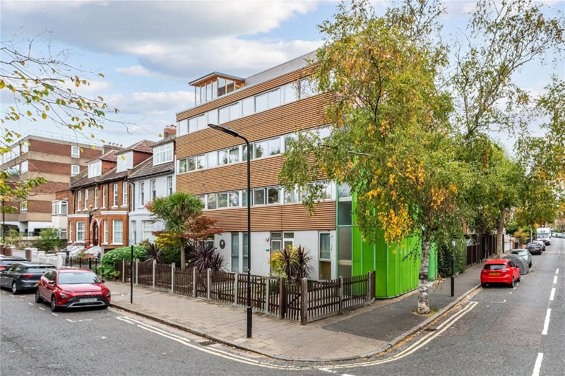 East Bank, London, N16