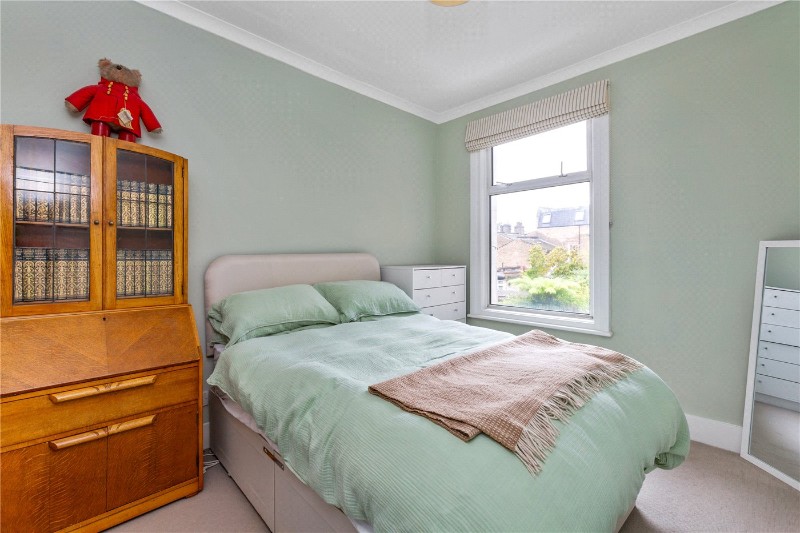 Graveney Road, London, SW17