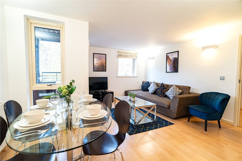 Wellington Square, London, N1